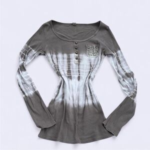 Scent grey & white henley long sleeve w rhinestone pocket & grey buttons